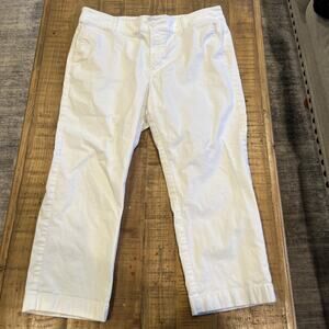 Loft 14 petite White Pants. Back Pocket Detail, Perfect For Spring And Summer.